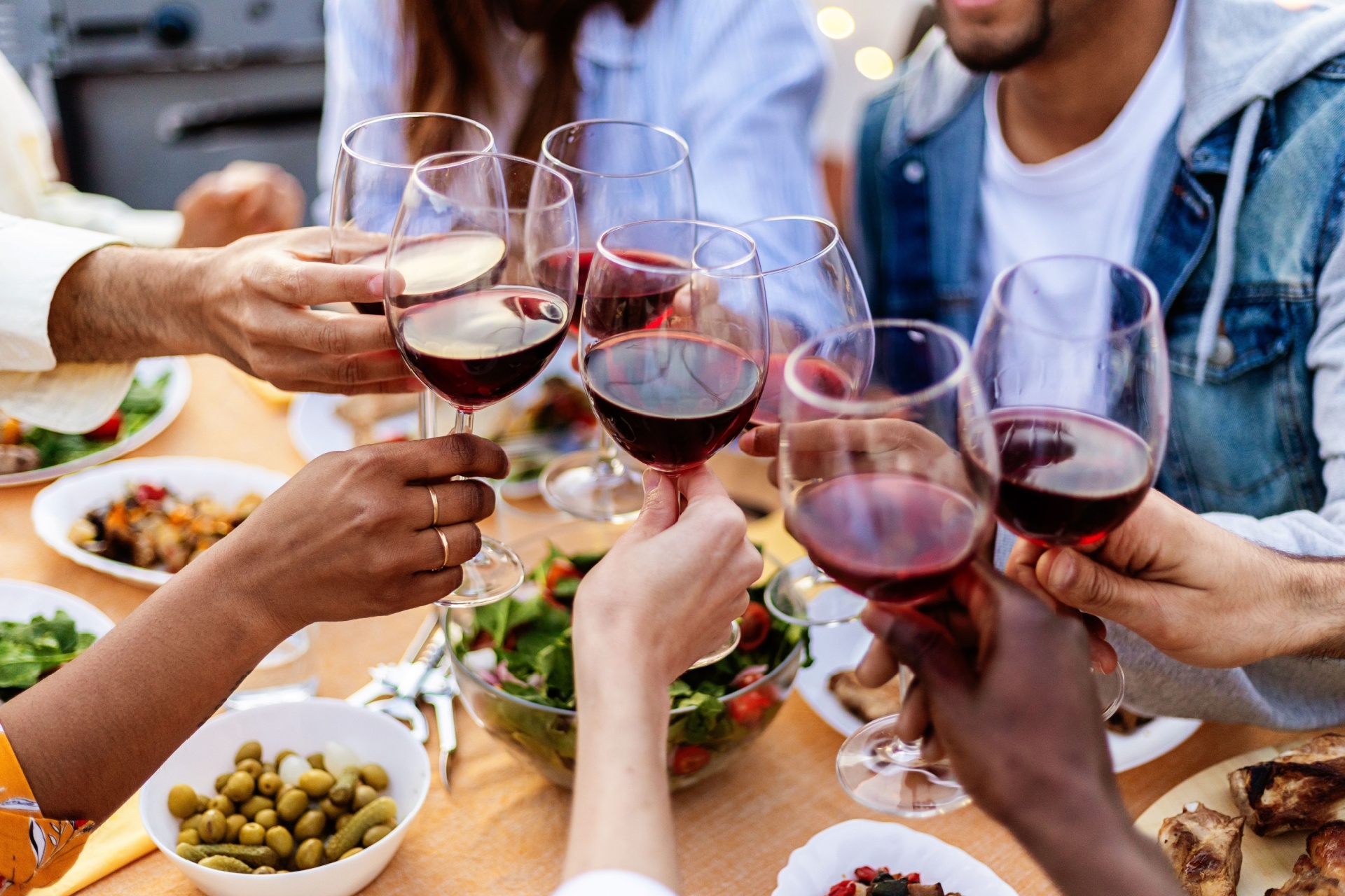 Sunshine, Showers & Stunning Food: Your Guide to Outdoor Catering in Spring